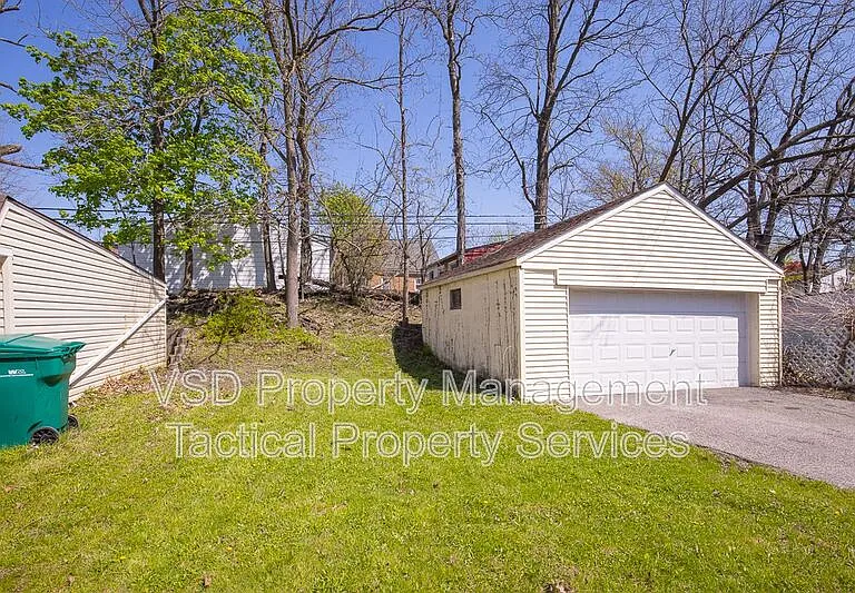 19101 Nitra Ave — Photo 4