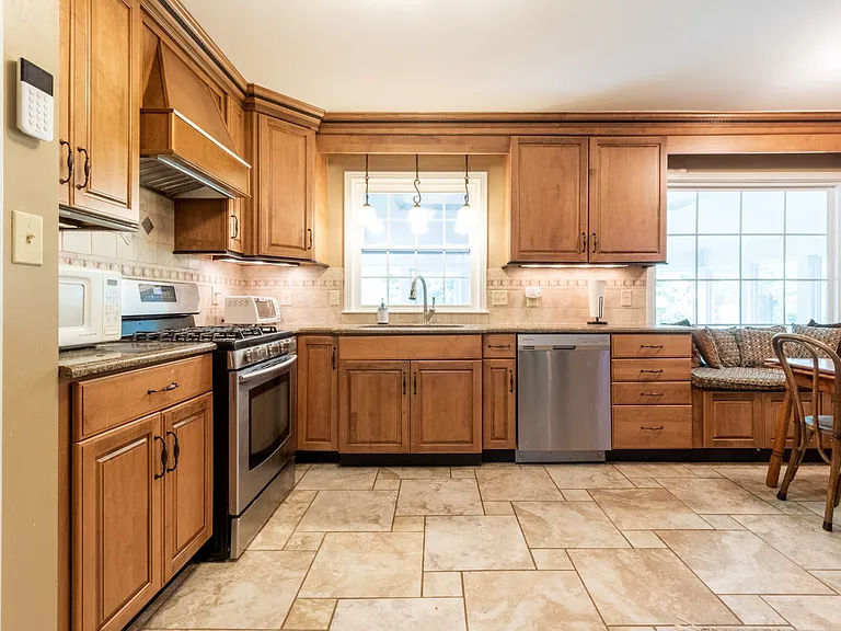 1735 Cedarcroft Dr — Photo 21