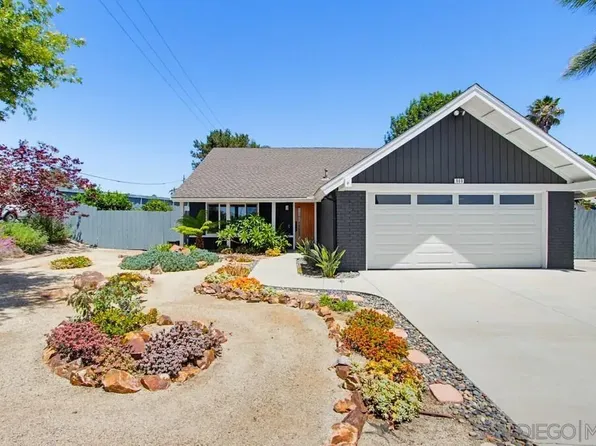 969 Chablis Ln, Vista, CA 92083