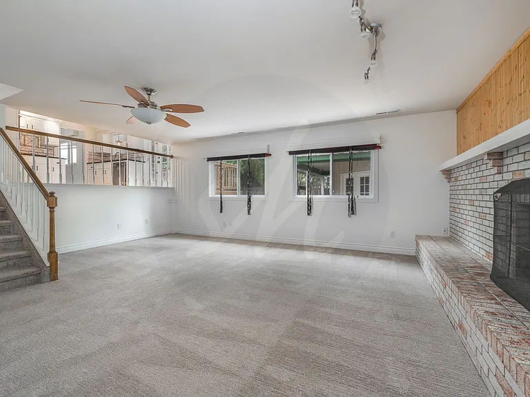 565 Wycliffe Dr — Photo 16