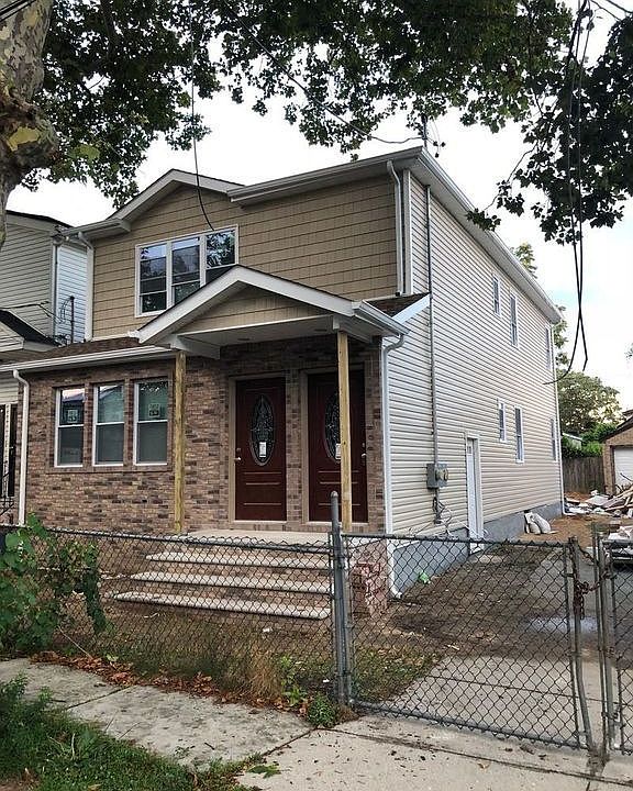 1st image of 14046 Latham Ln