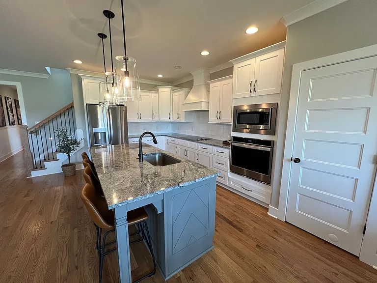1909 Rhonda Dr — Photo 8