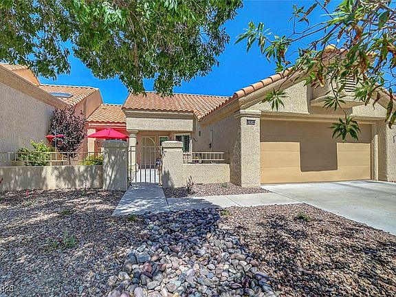 4th image of 2456 Desert Butte Dr