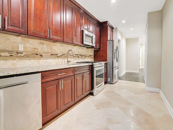 4th image of 2236 26th St