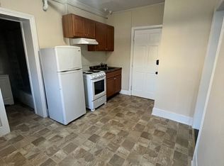 423 Pelham St APT 11, Methuen, MA 01844