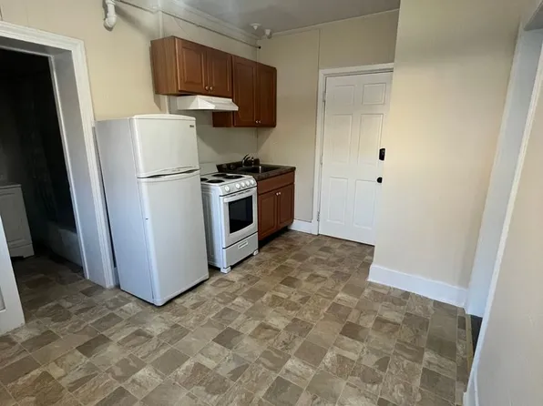 423 Pelham Street, 423 Pelham St APT 11, Methuen, MA 01844
