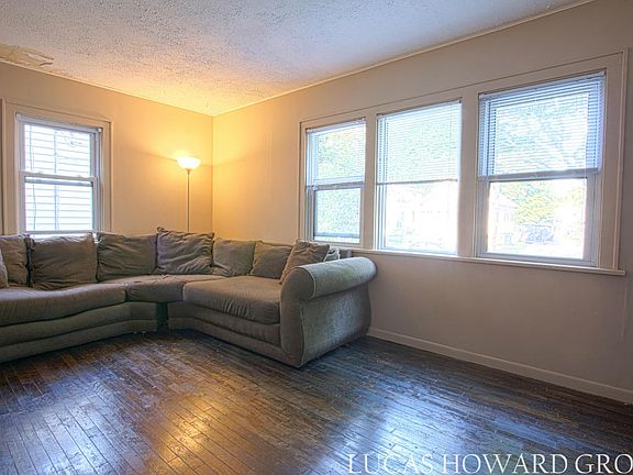 2nd image of 811 Kensington Ave SW