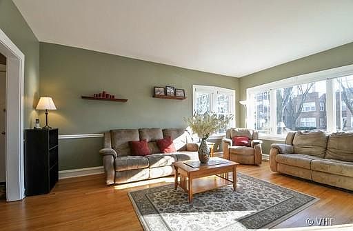 3rd image of 2132 W Morse Ave