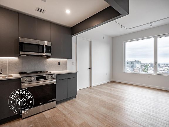 4th image of 931 Carroll St #302