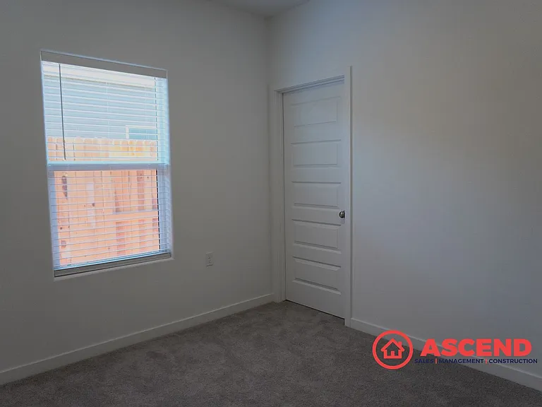 8206 Wandesford Dr — Photo 18