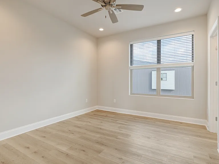 101 Firethorn Dr — Photo 10