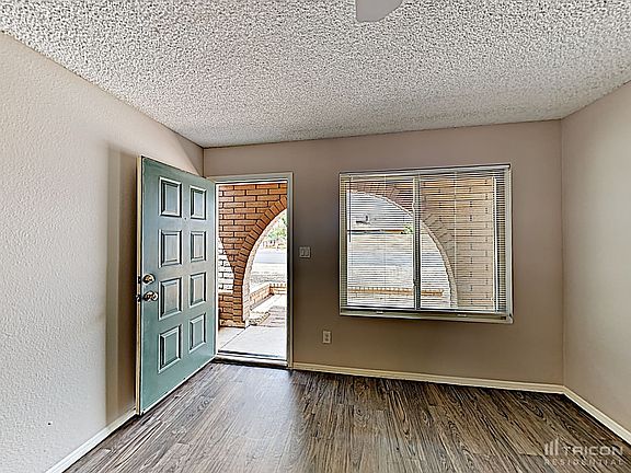 4th image of 2553 E Hampton Ave