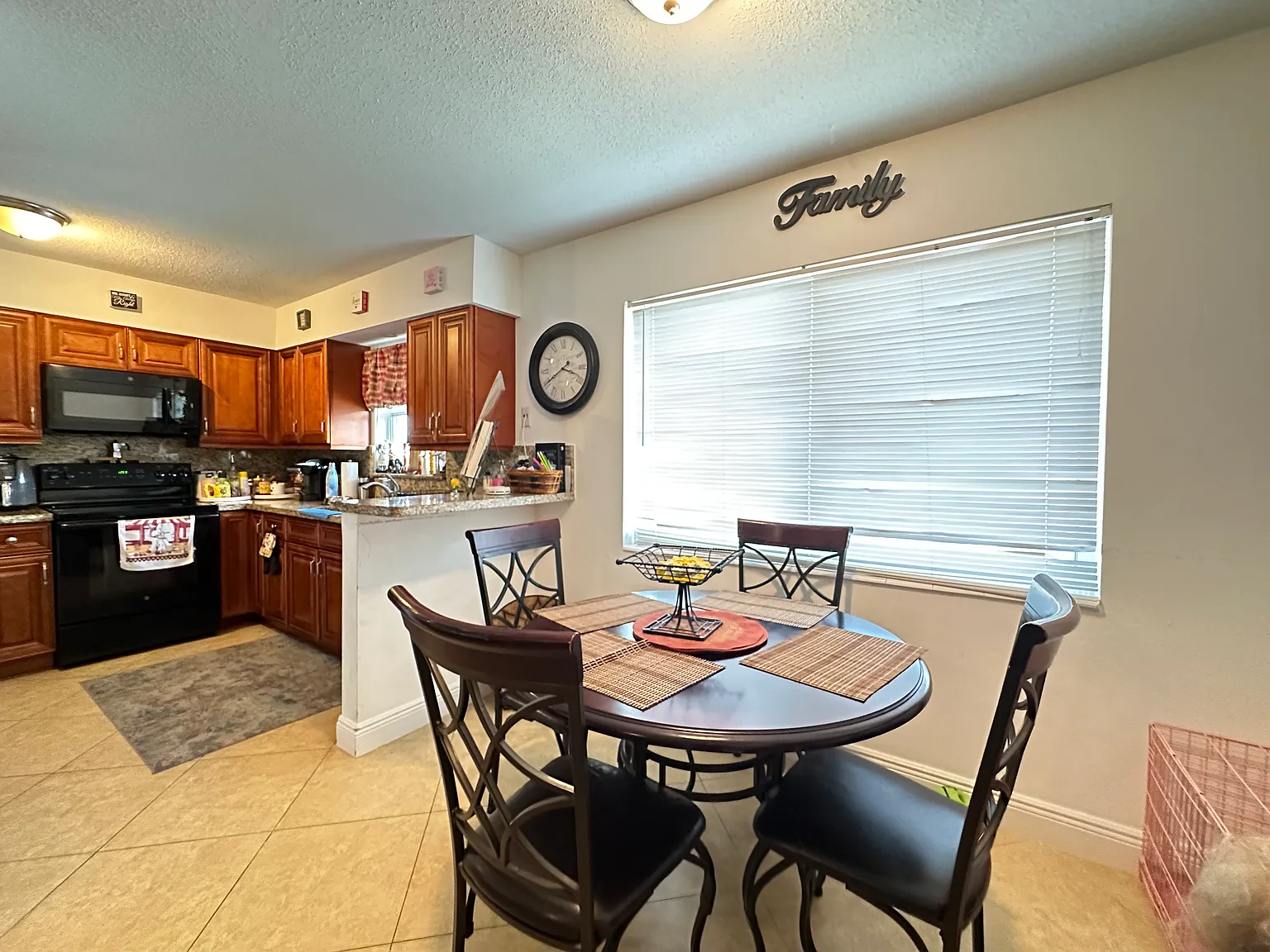 2 bed, 1.5 bath, 900 sqft, $2,050 — Photo 3