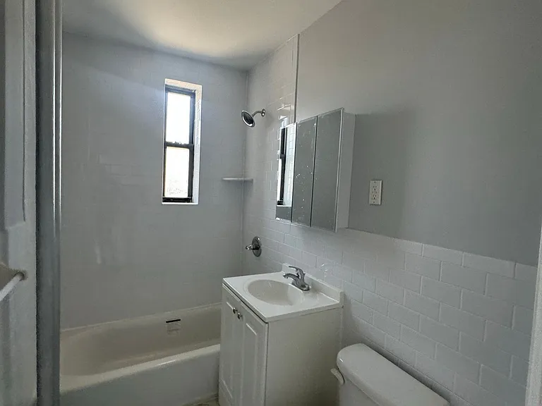 Sevilla Grande - Renovated Units at Journal Square Path — Photo 8