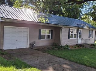 304 Depot St, Walnut, IL 61376