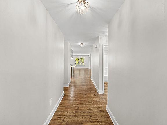 5th image of 766 Charleston Pl