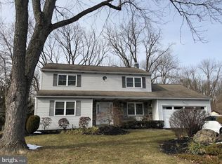 708 Vance Dr, Glenside, PA 19038
