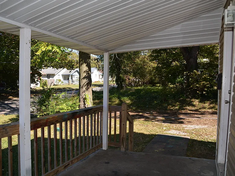 914 W Nichols St — Photo 2