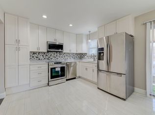 16 Fircrest Ln, Fenton, MO 63026