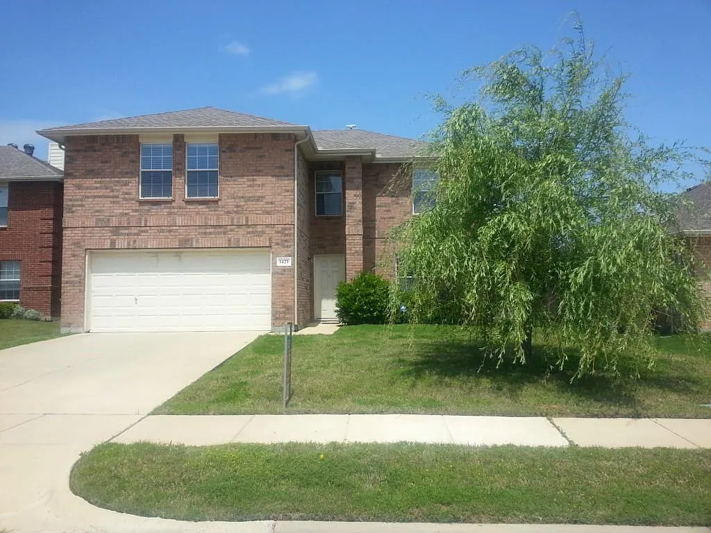 4 bed, 2228 sqft, $1,995 — Photo 2