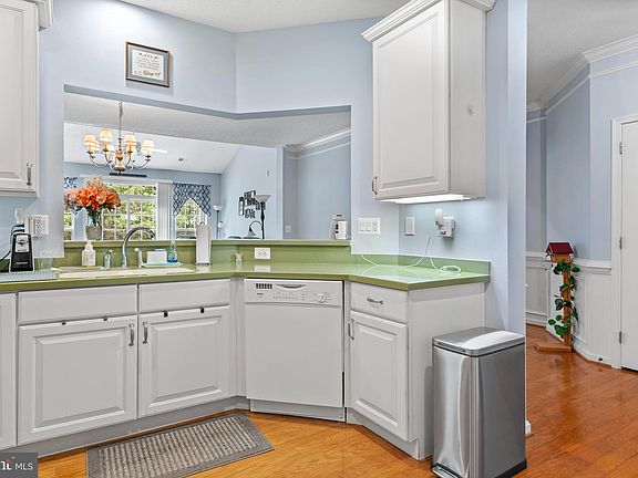 5th image of 262 Williamsburg Cir