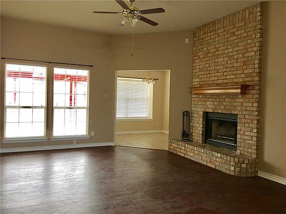 4th image of 4017 Karen Dr