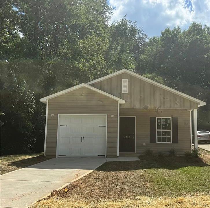 1st image of 2912 Bainbridge Dr