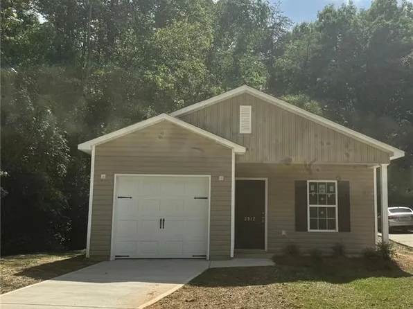 2912 Bainbridge Dr, Winston Salem, NC 27105