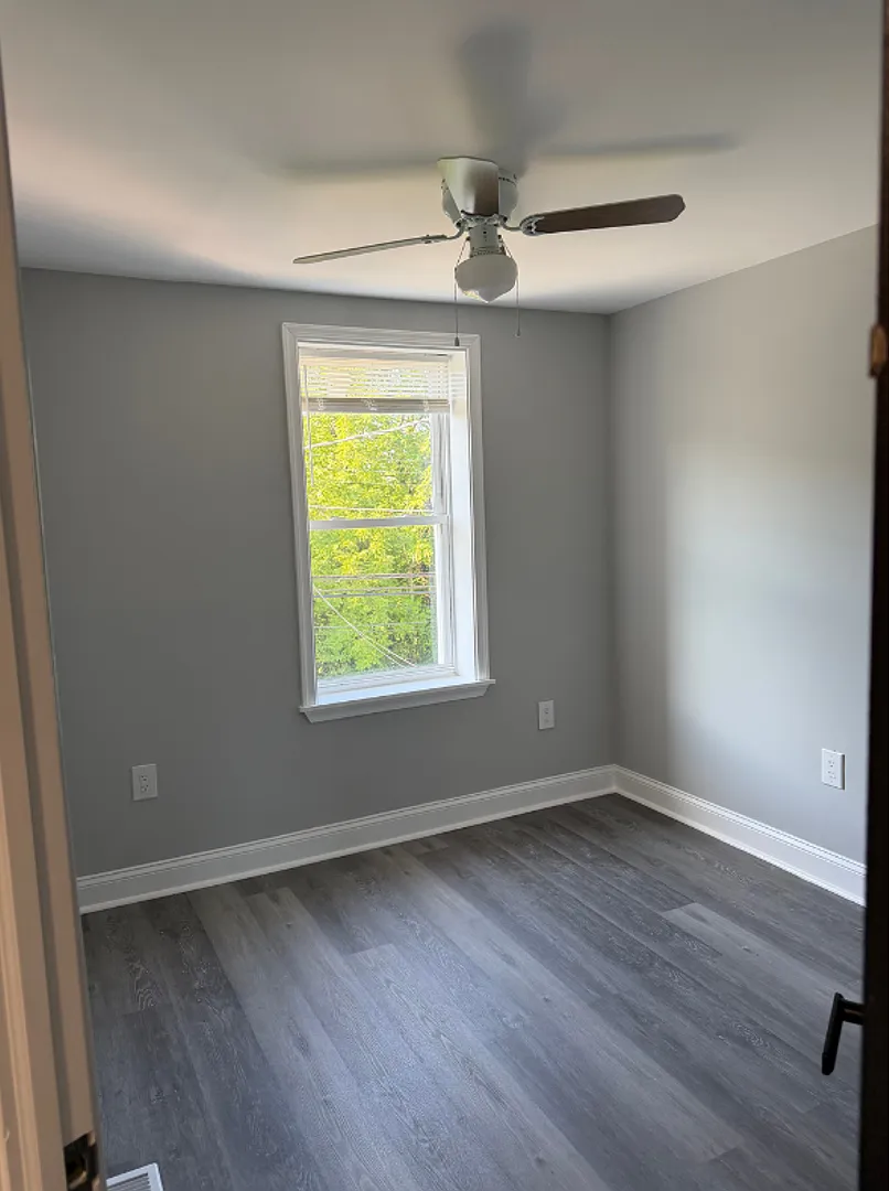 3317 Ravenwood Ave $550 Available (Shared Bath) — Photo 2