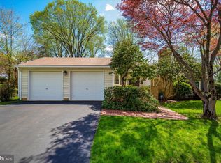 9904 Dellcastle Rd, Gaithersburg, MD 20886