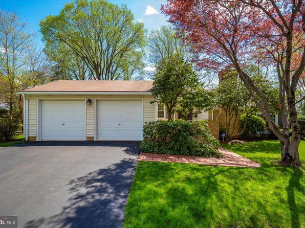 9904 Dellcastle Rd, Gaithersburg, MD 20886