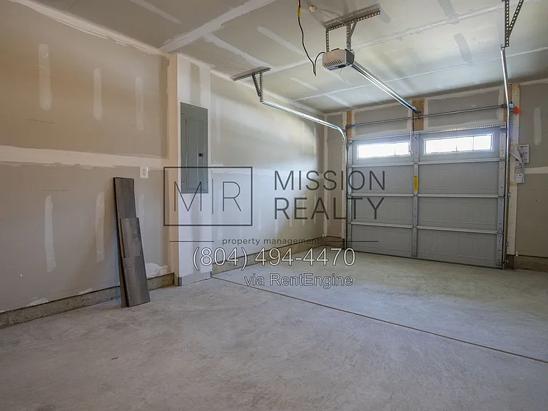 8756 Whitman Dr — Photo 9