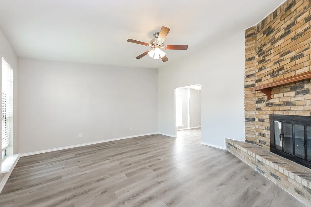 3 bed, 2.0 bath, 1781 sqft, $2,210 — Photo 3