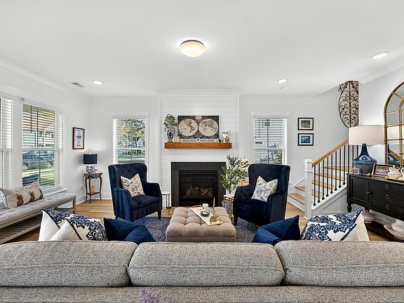 3rd image of 106 Pine Waters Ln