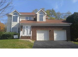 106 Honeysuckle Dr, Ewing, NJ 08638