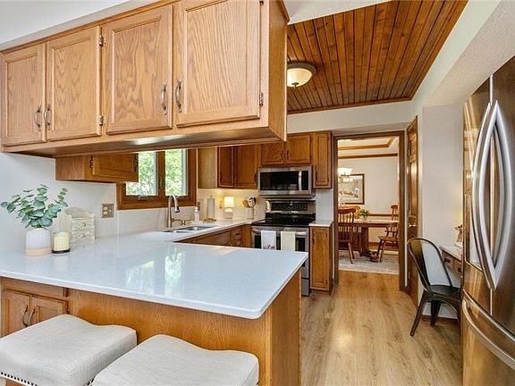 4th image of 208 Glasgow Ct