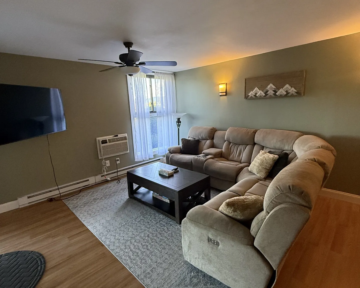 2 bed, 713 sqft, $2,000 — Photo 1