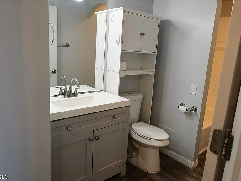 563 Chamonix Ave S — Photo 23
