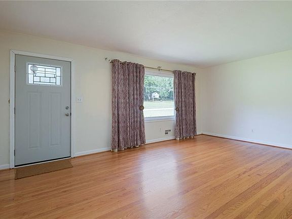 4th image of 1860 Derrill Dr