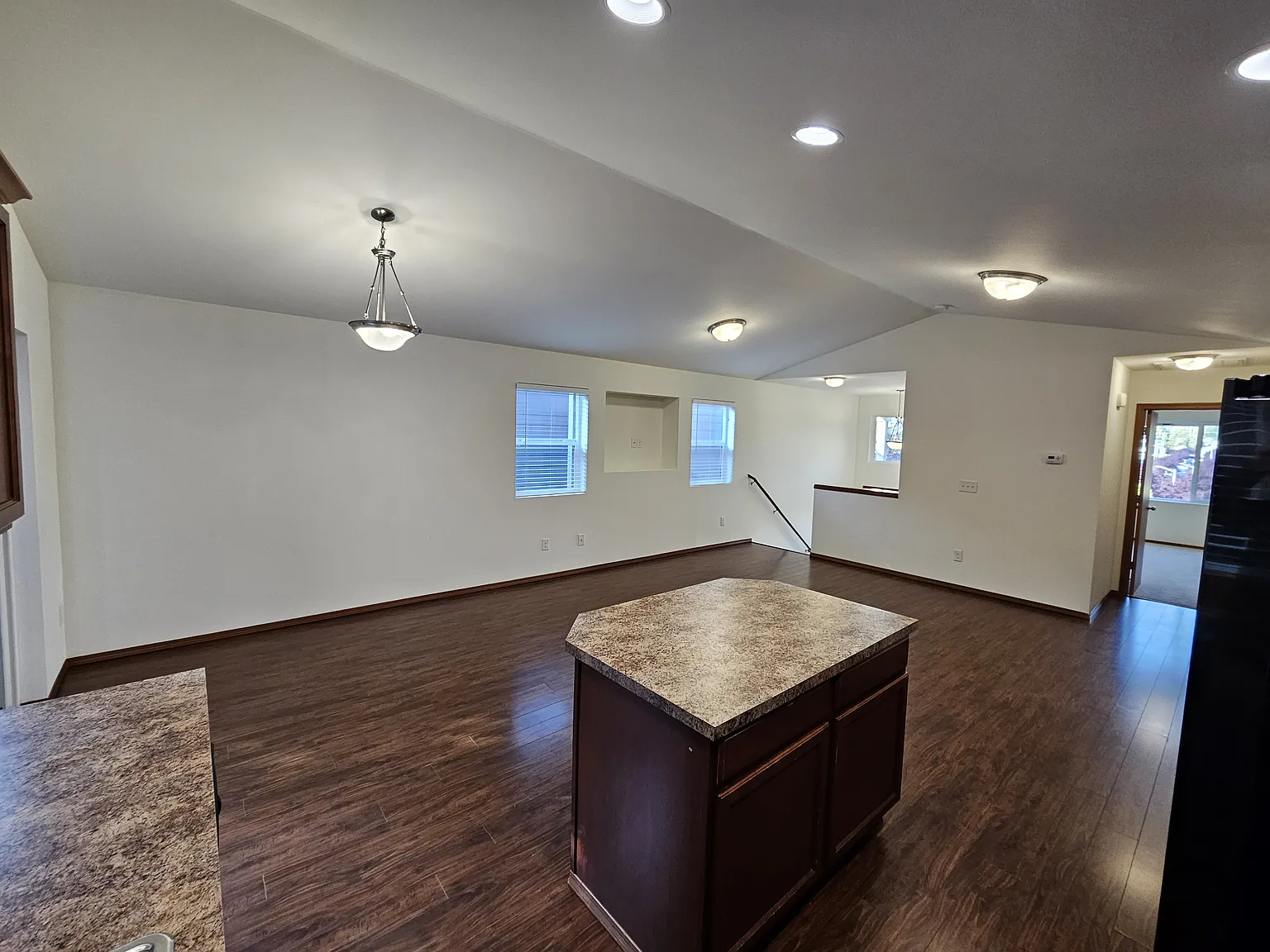 4 bed, 1933 sqft, $3,250 — Photo 4