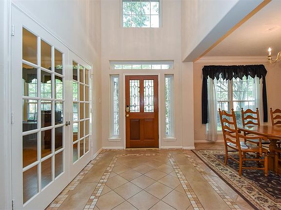 3rd image of 10738 Fallsbridge Dr