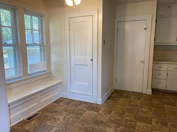 5th image of 1005 E Randolph St