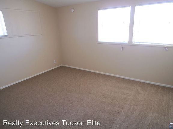 5th image of 2117 S Campbell Ave #2