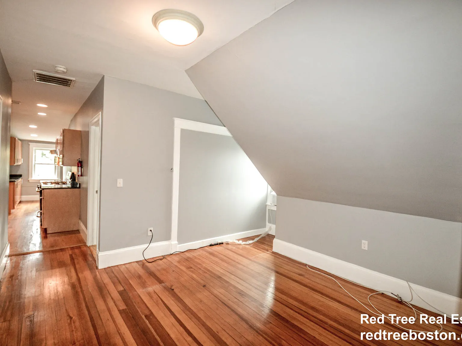 3 bed, 1050 sqft, $4,000 — Photo 3