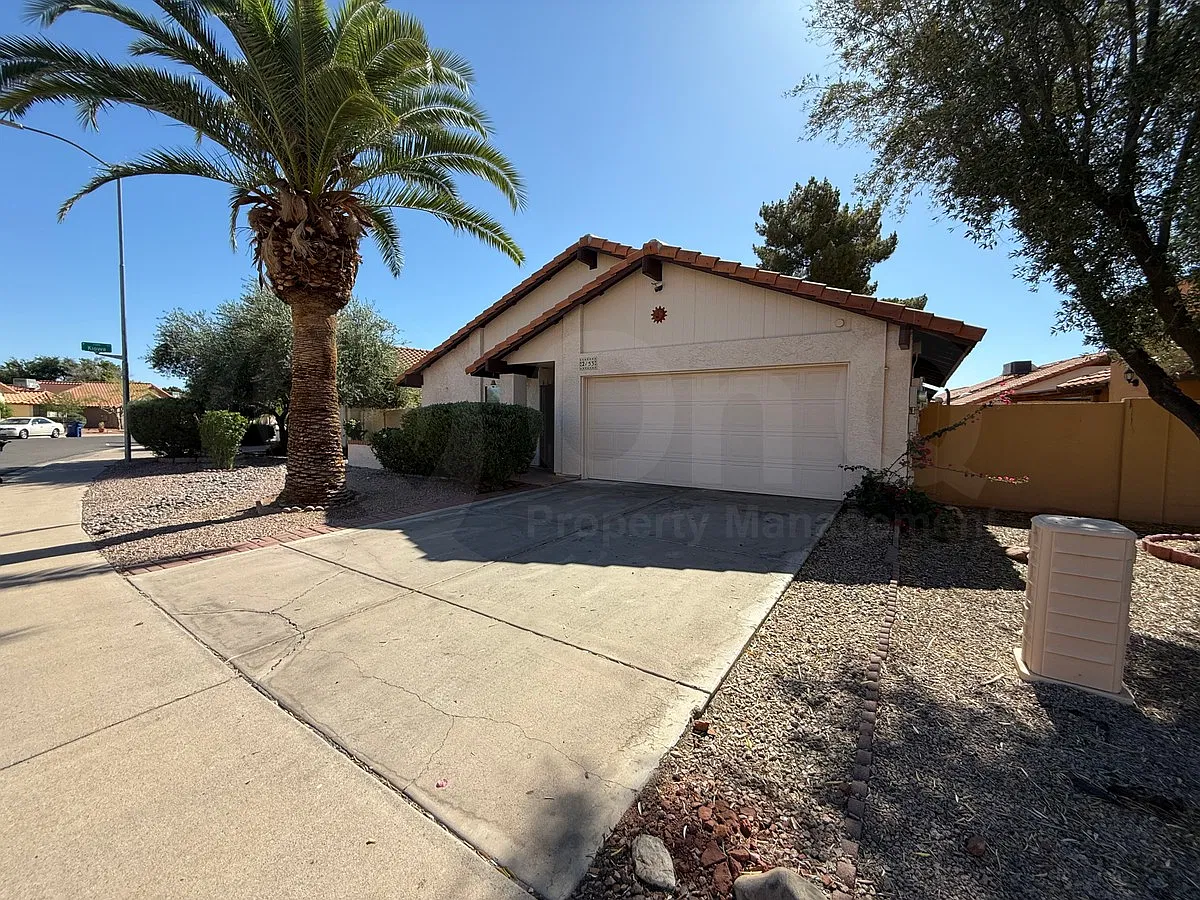 2 bed, 2.0 bath, 1473 sqft, $2,295 — Photo 2