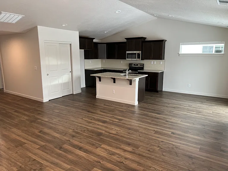 1530 W Green Crest Way — Photo 6