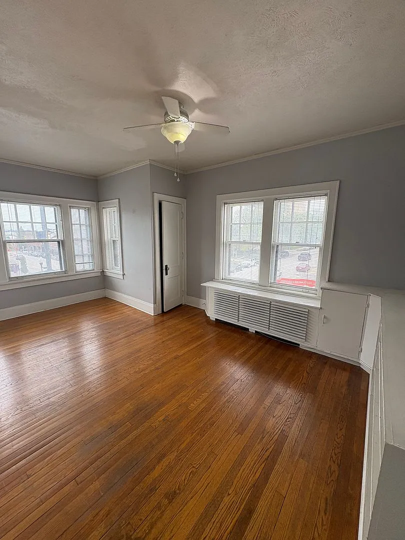 Colbert Apartments (3871 Farnam St.) — Photo 4