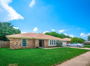 3213 Princess St, Bedford, TX 76021