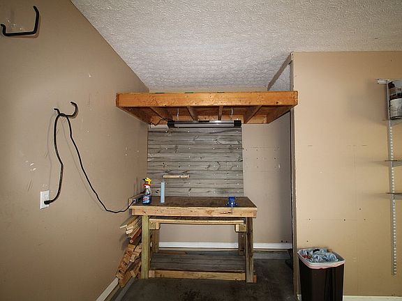 Custom Workbench in Garage