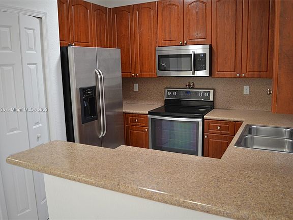 3rd image of 2706 SE 15th Pl #151